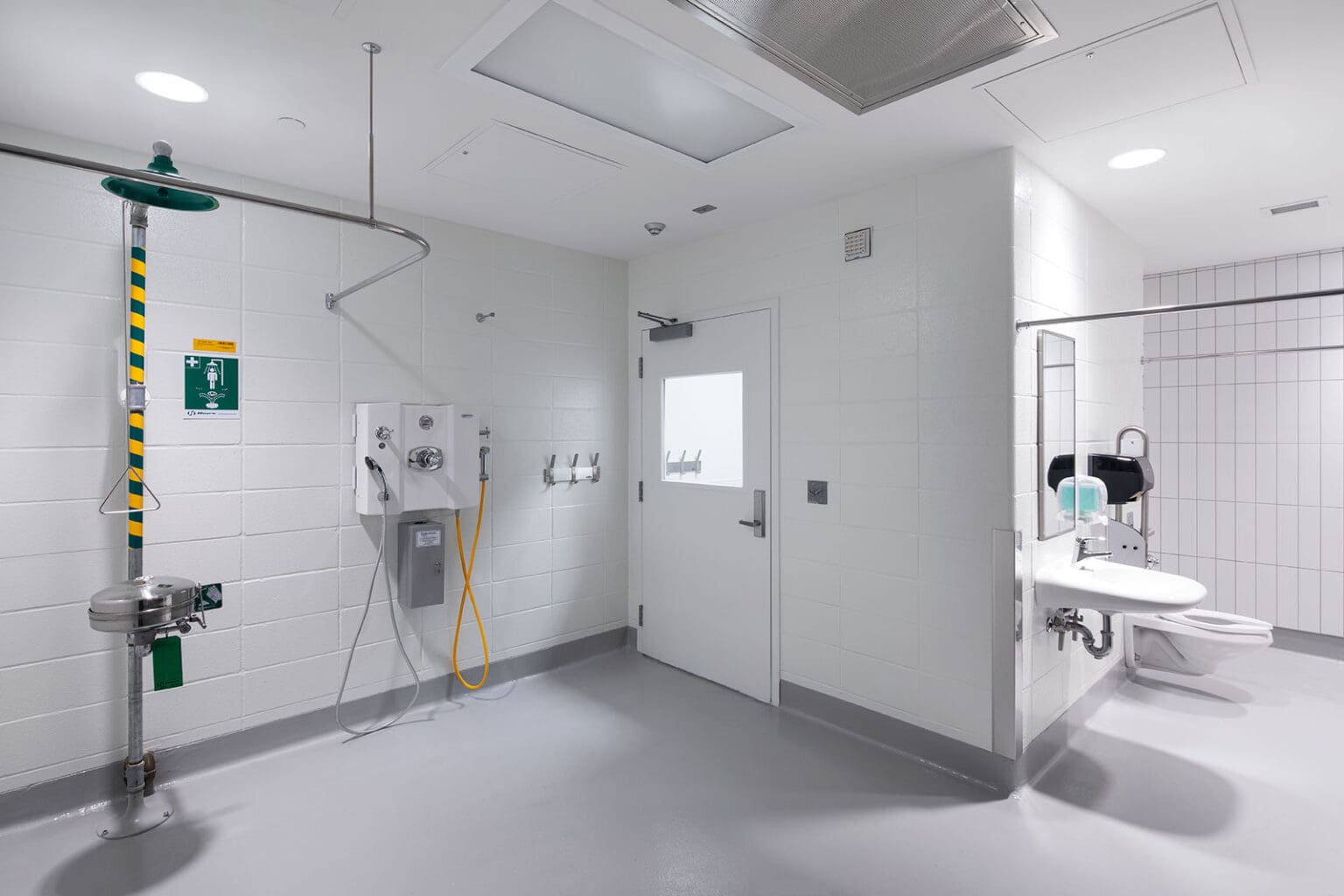 Sherbrooke University Hospital Centre (CHUS) Fleurimont Bathroom